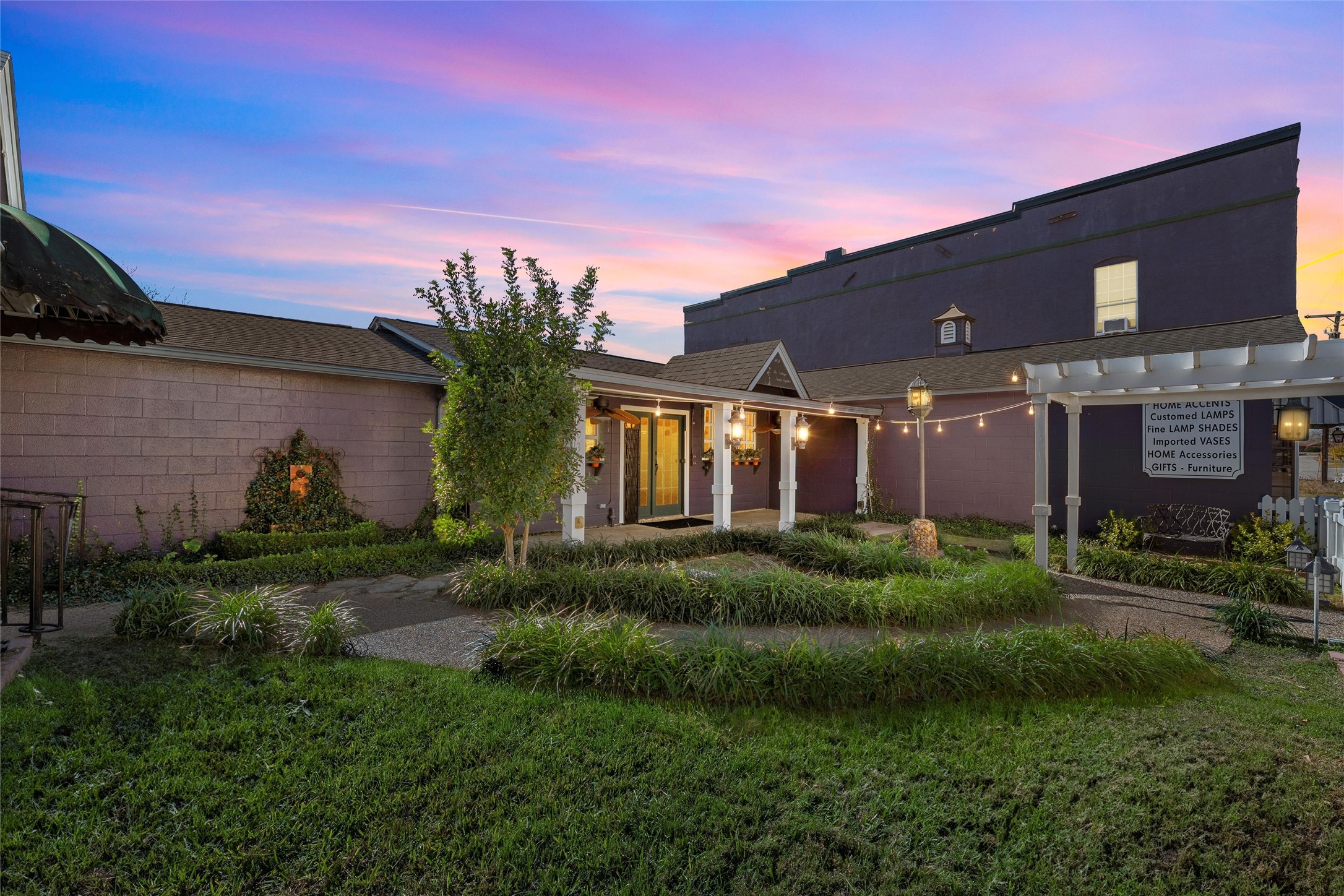 103-105 E Center Street