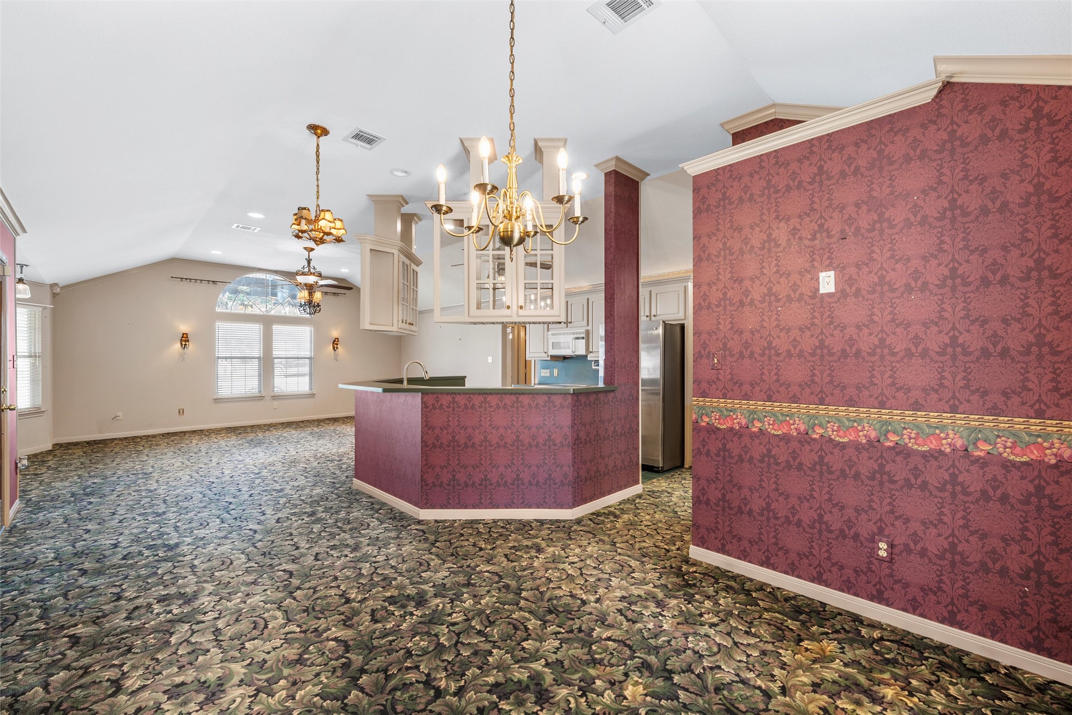 103-105 E Center Street