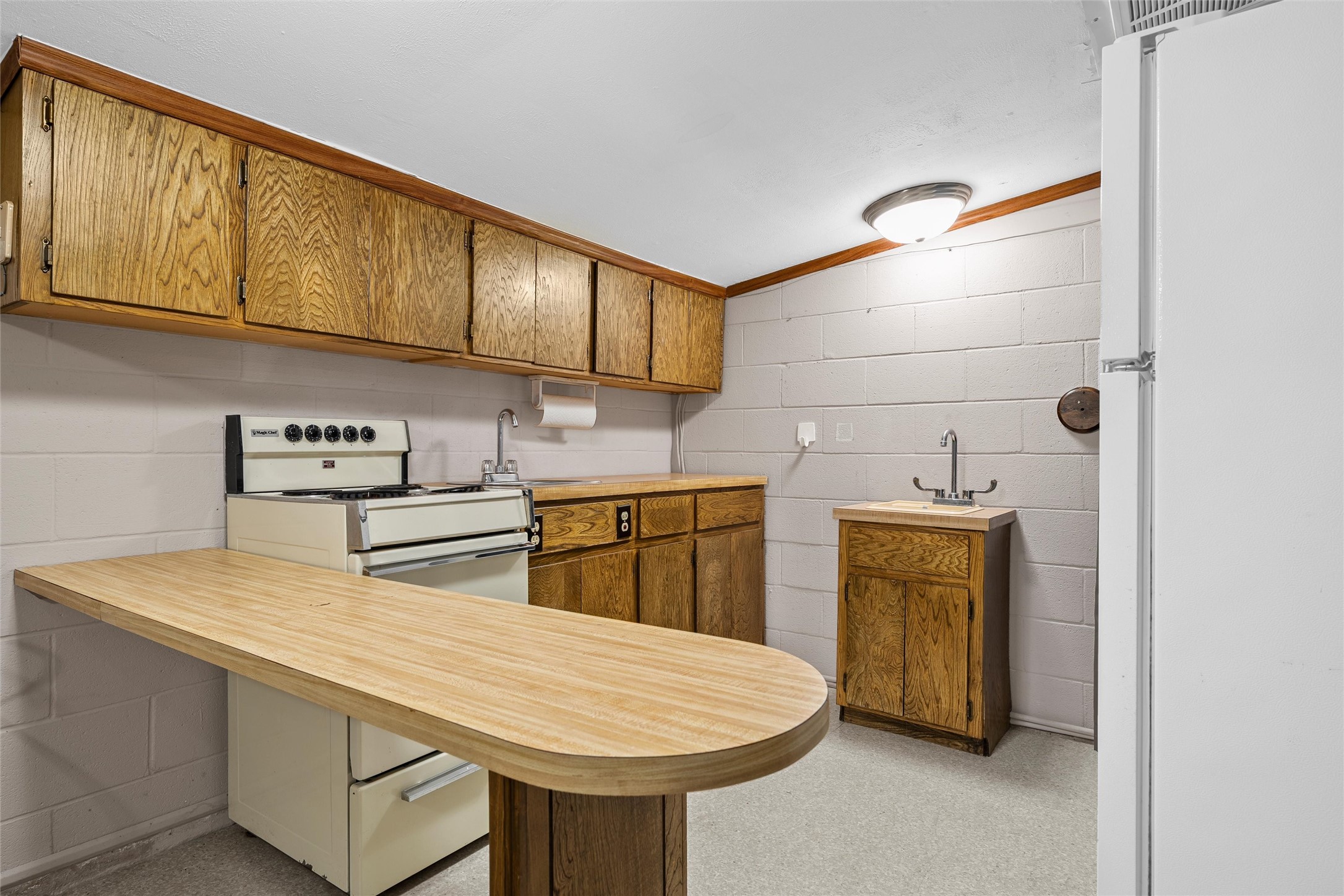 103-105 E Center Street