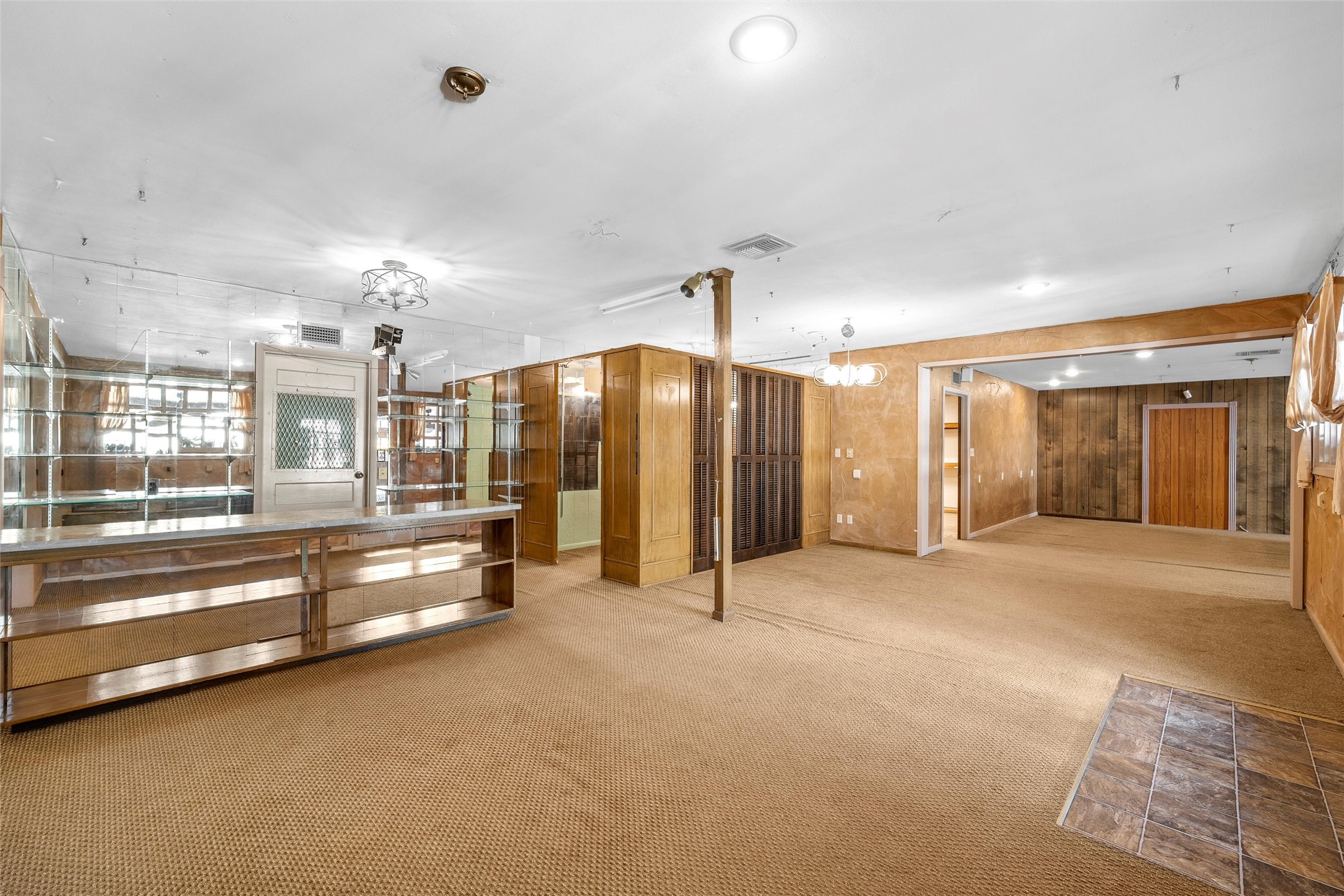 103-105 E Center Street