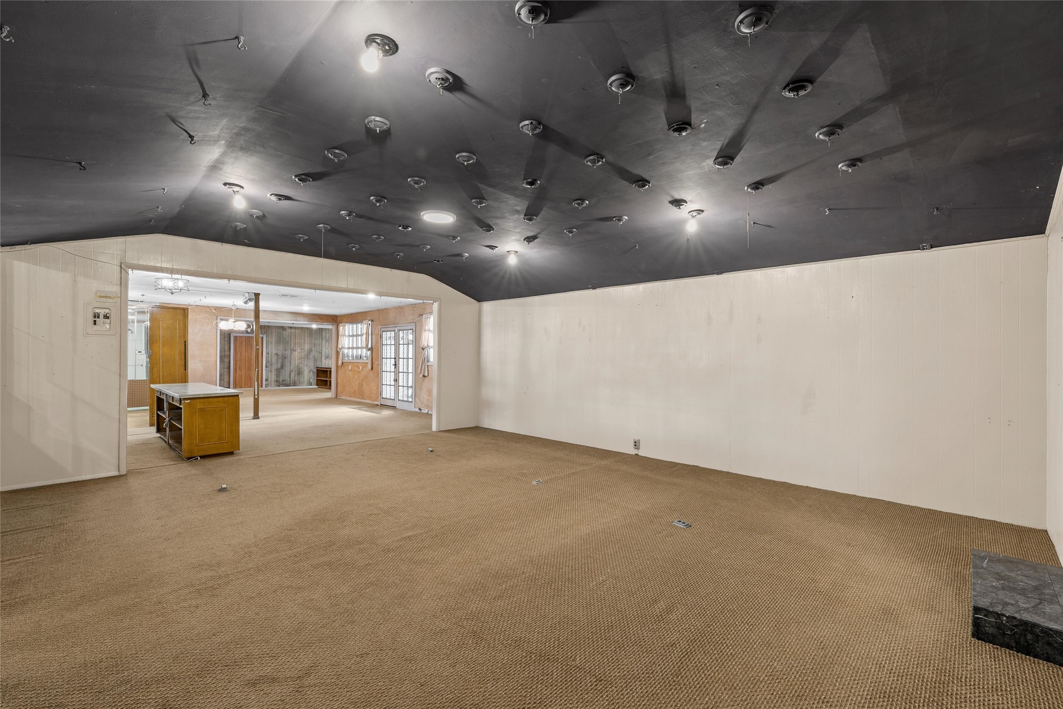 103-105 E Center Street