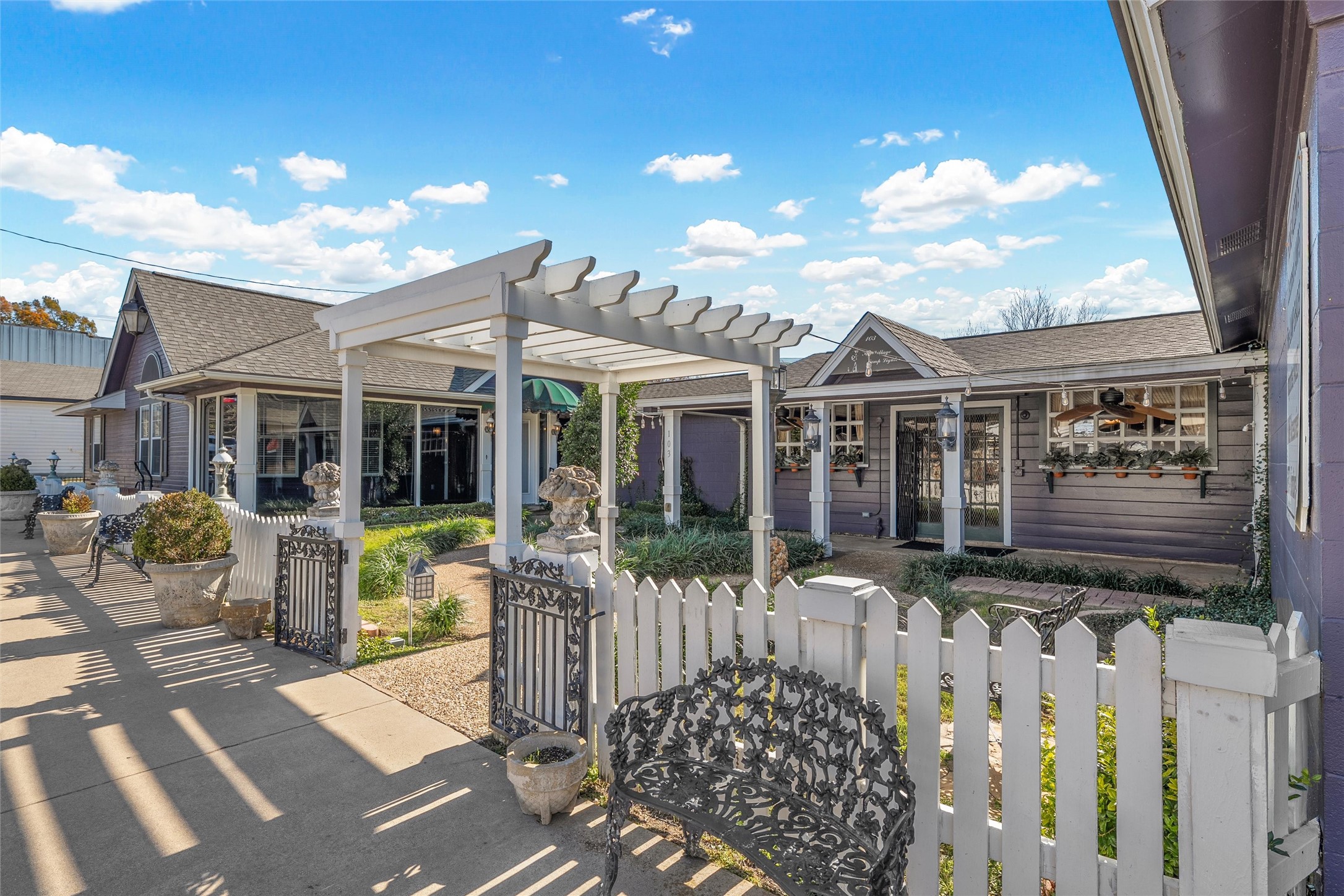 103-105 E Center Street