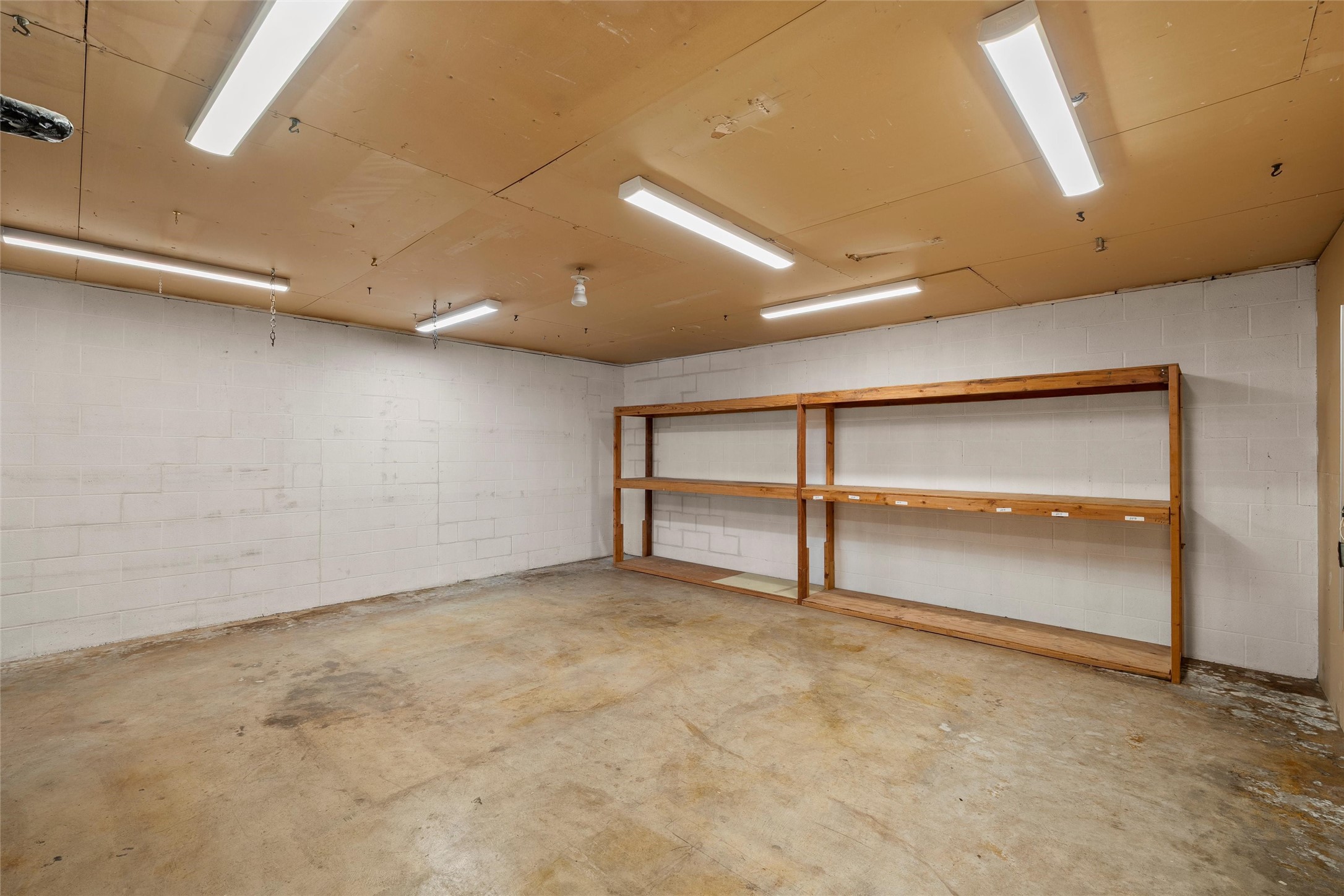 103-105 E Center Street