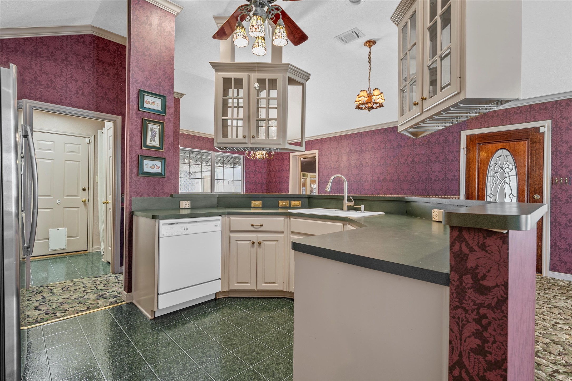 103-105 E Center Street