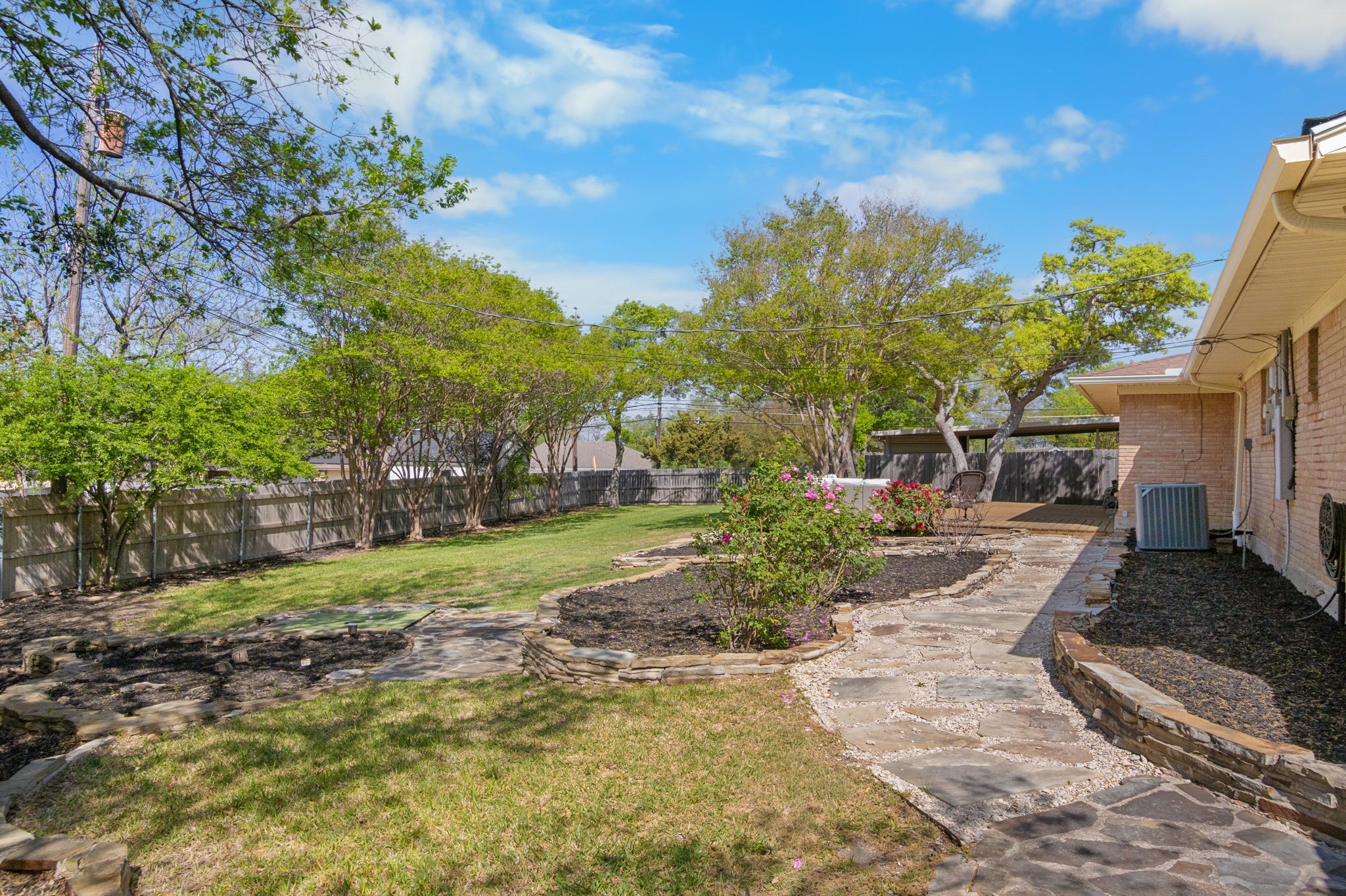 1016 Hummingbird Lane