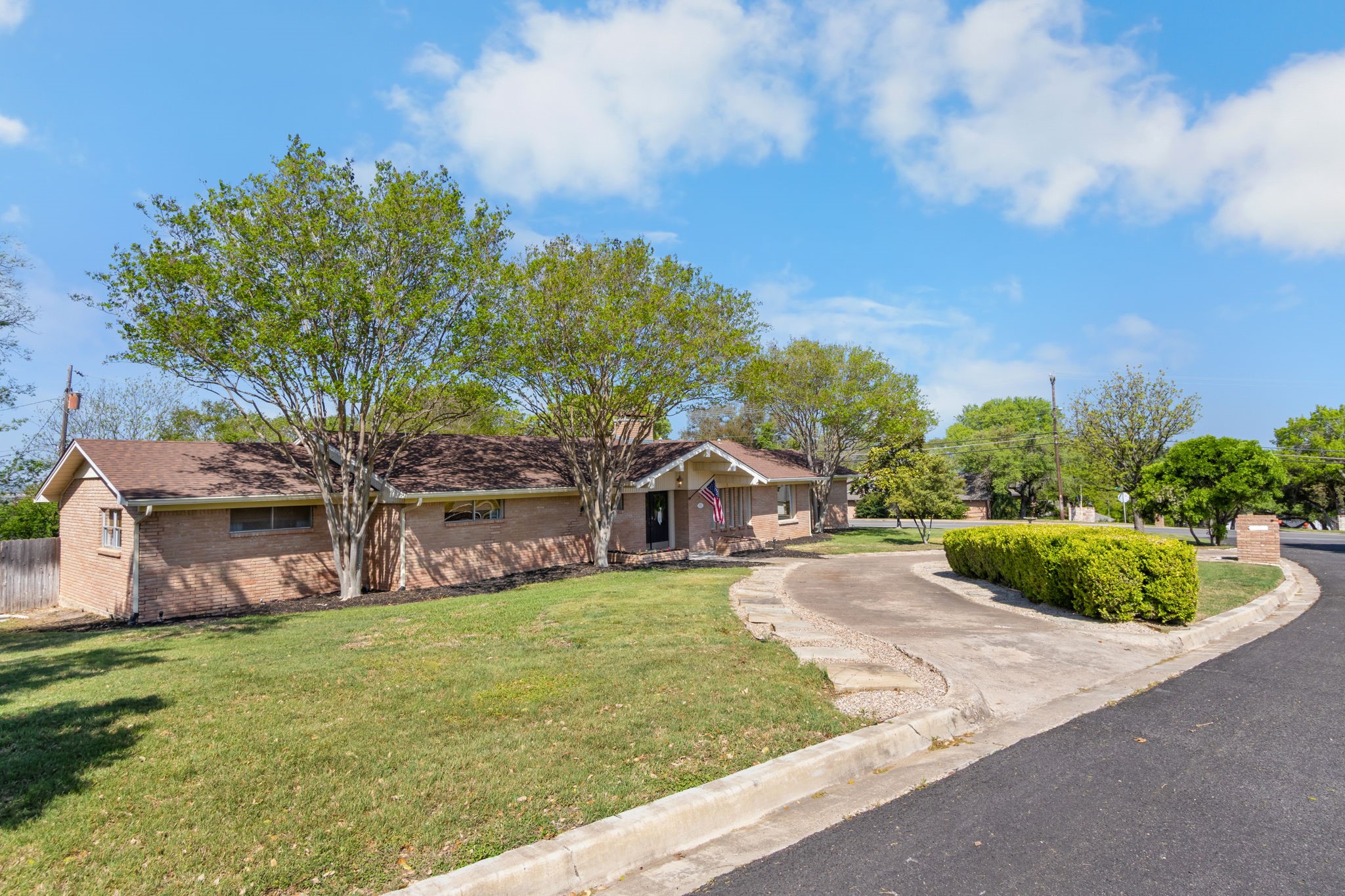 1016 Hummingbird Lane