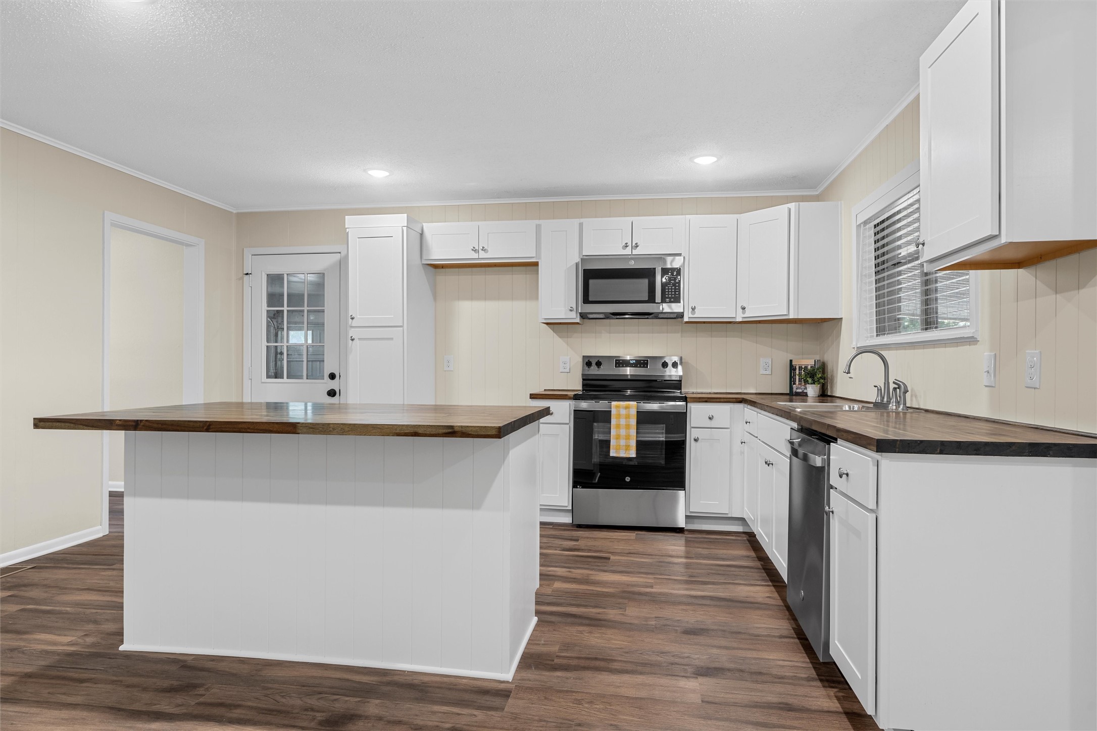 1400 W 6th Street
