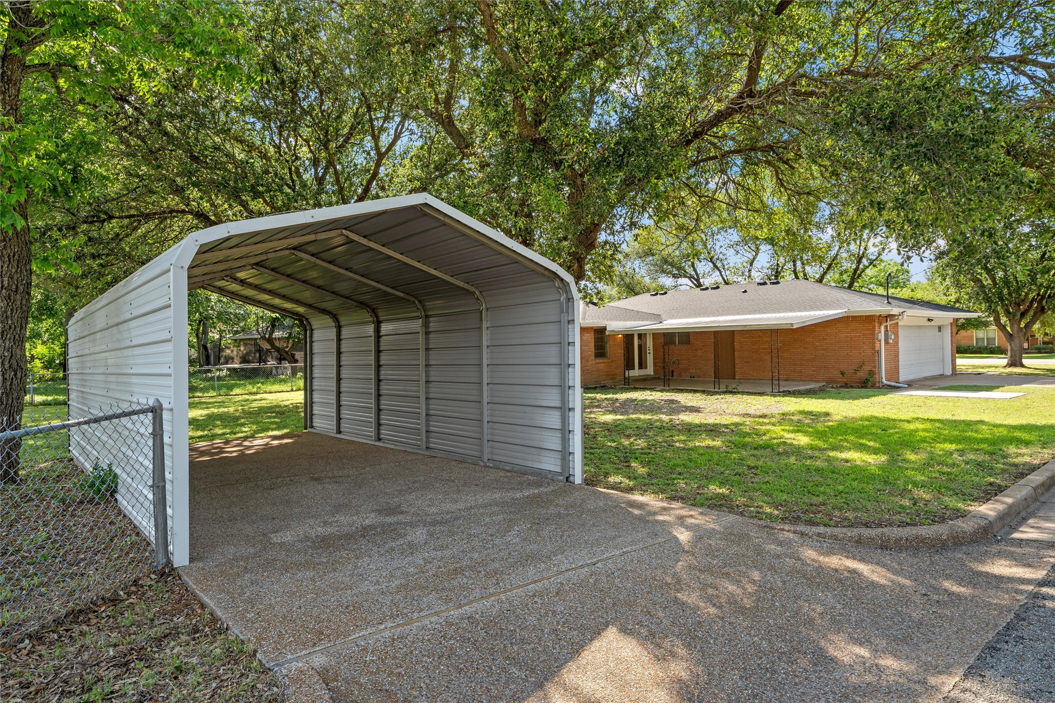 1400 W 6th Street
