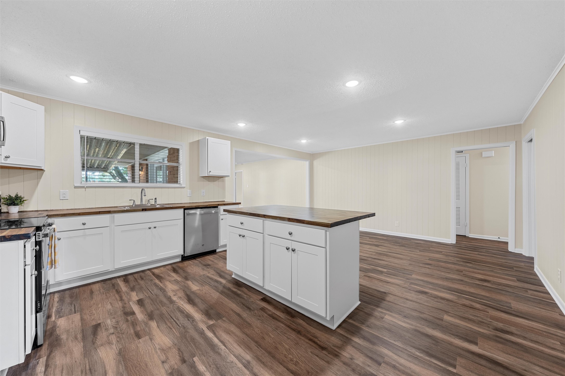 1400 W 6th Street