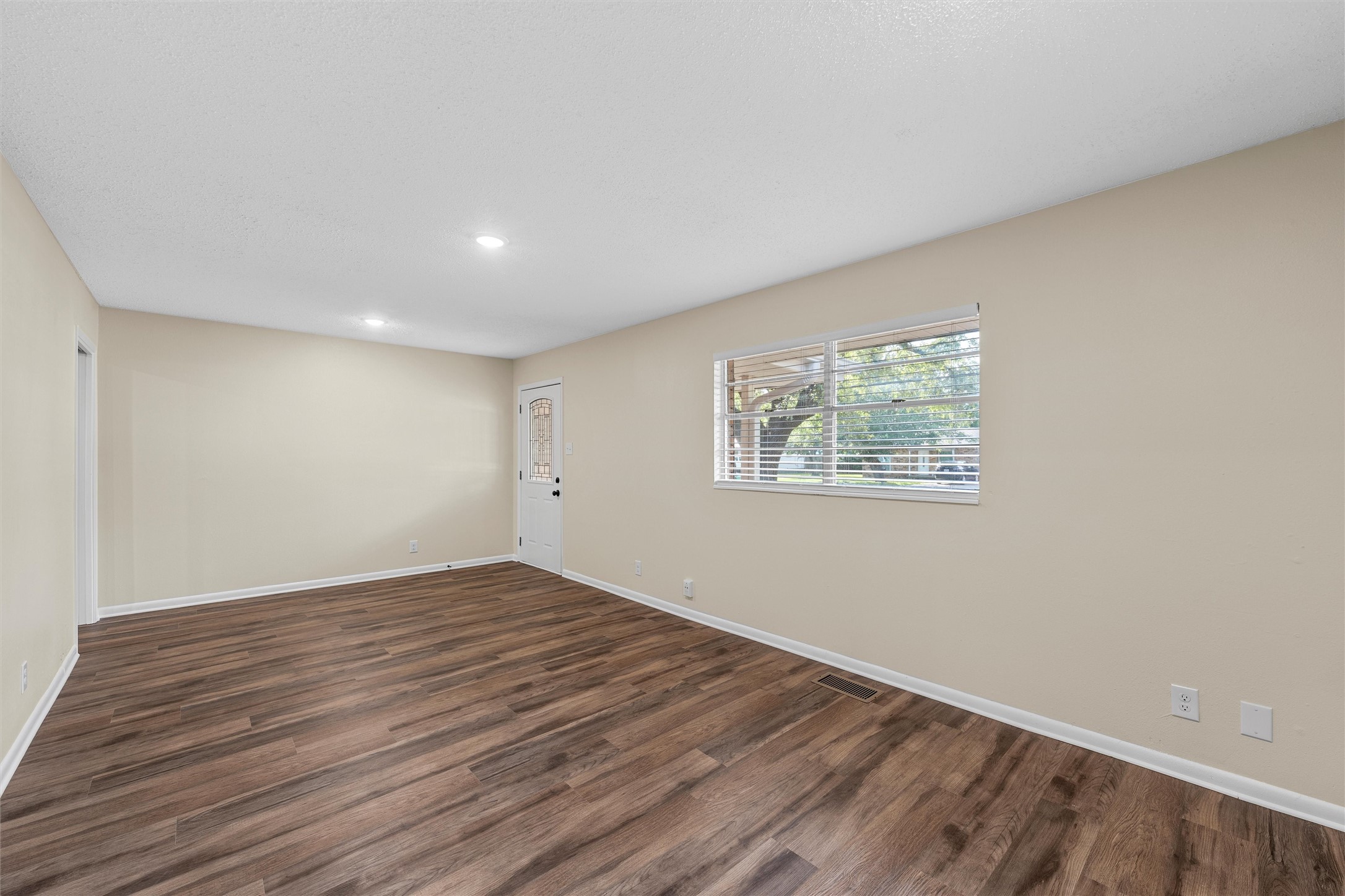 1400 W 6th Street