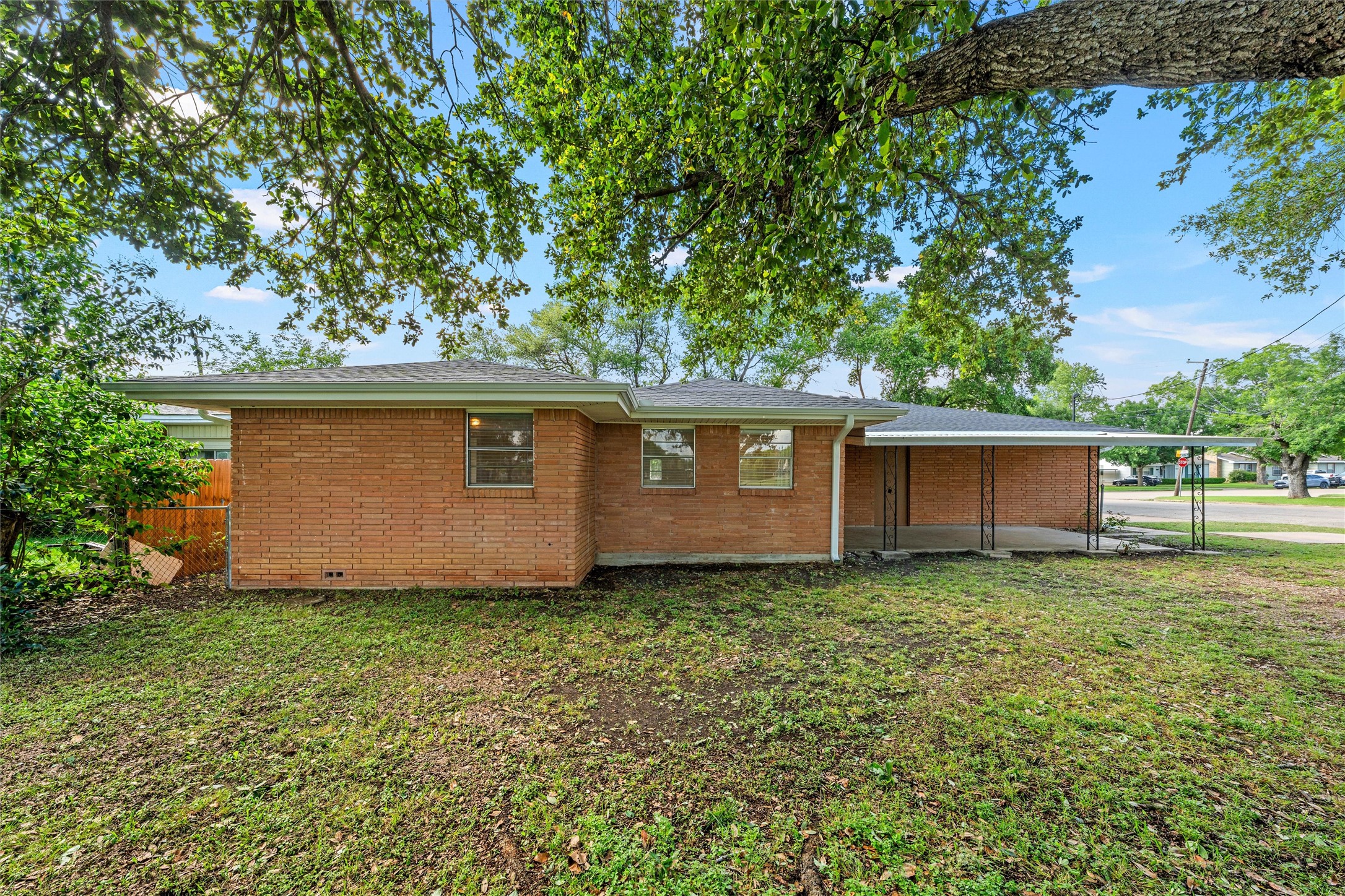 1400 W 6th Street