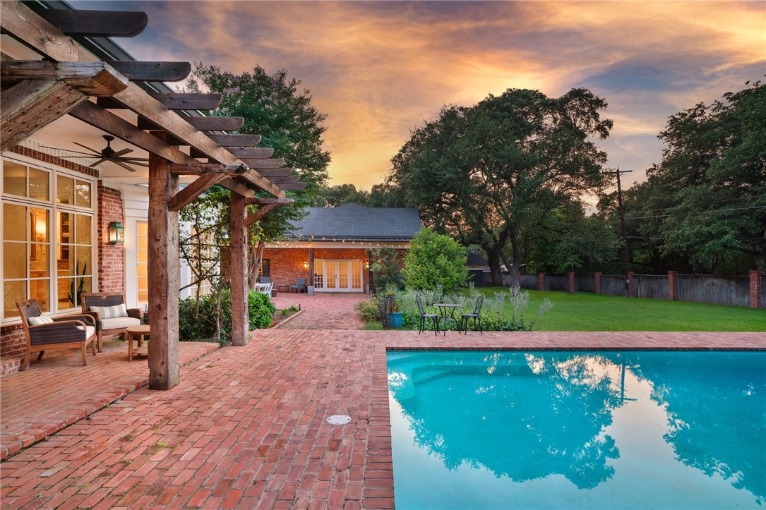 4901 Ridgeview Drive