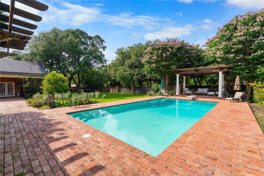 4901 Ridgeview Drive