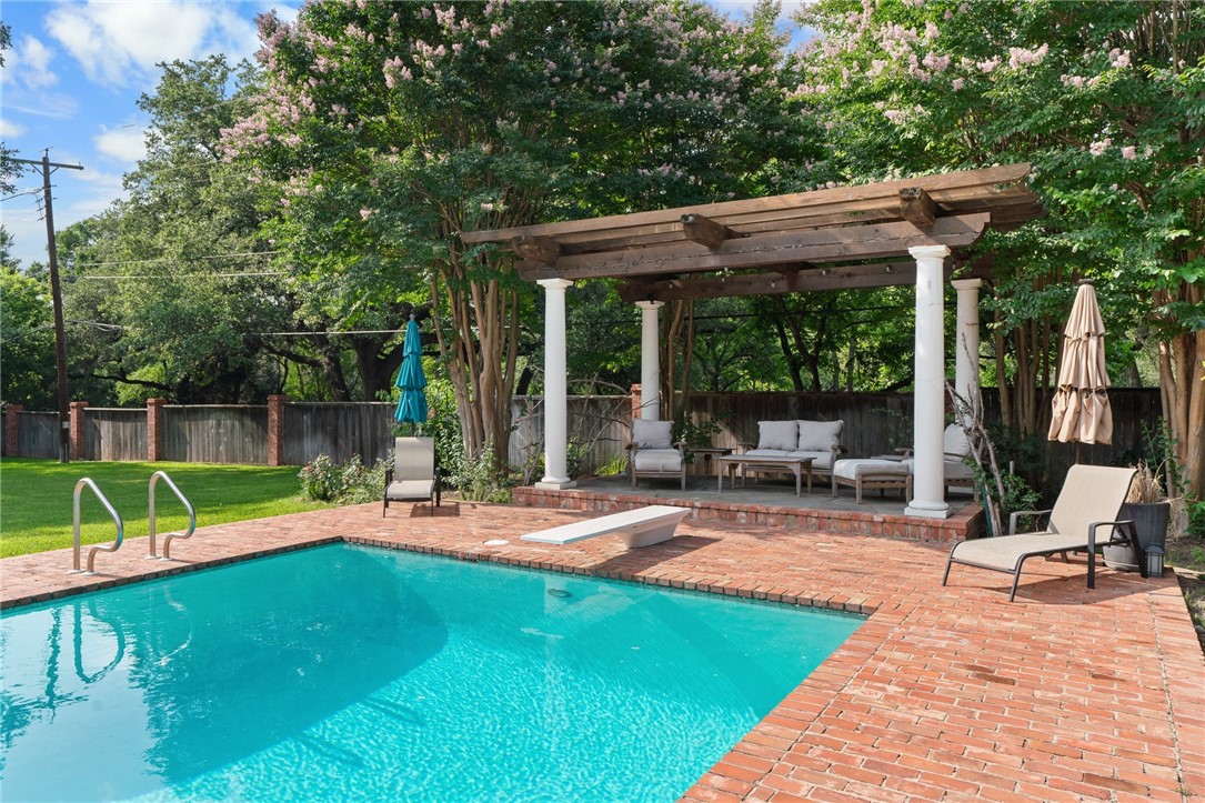 4901 Ridgeview Drive