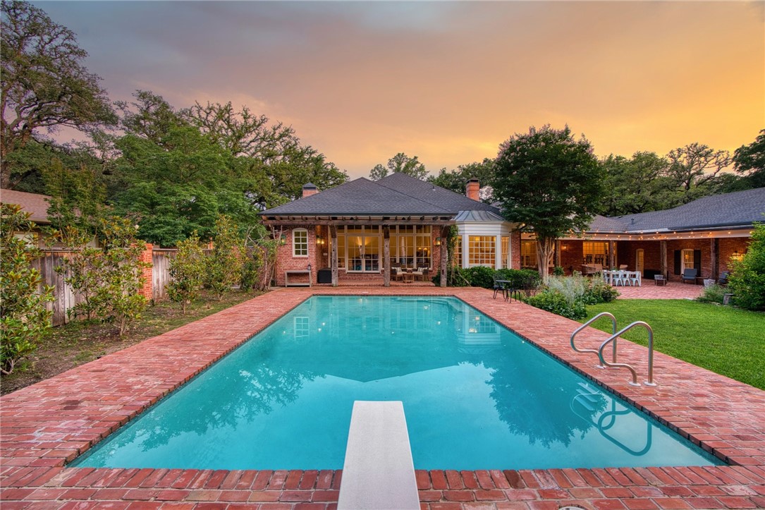 4901 Ridgeview Drive