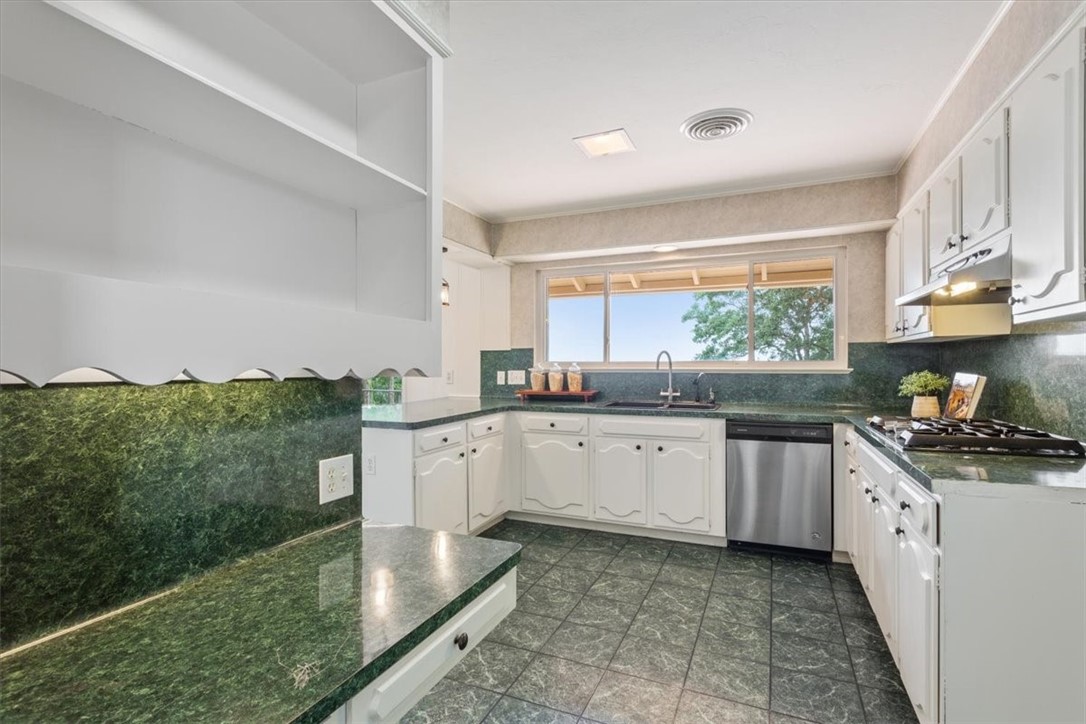 8257 Forest Ridge Drive