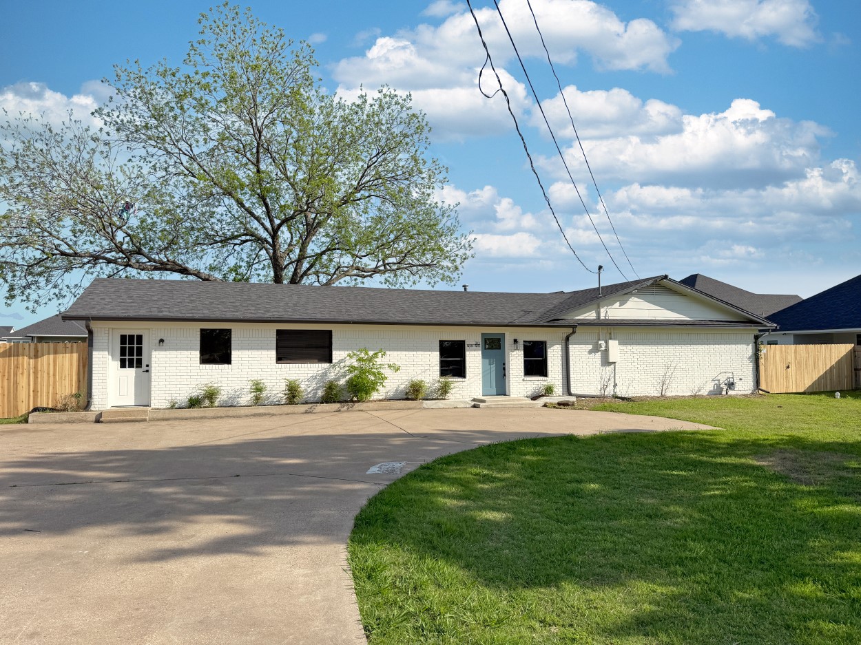 312 W Tate Avenue