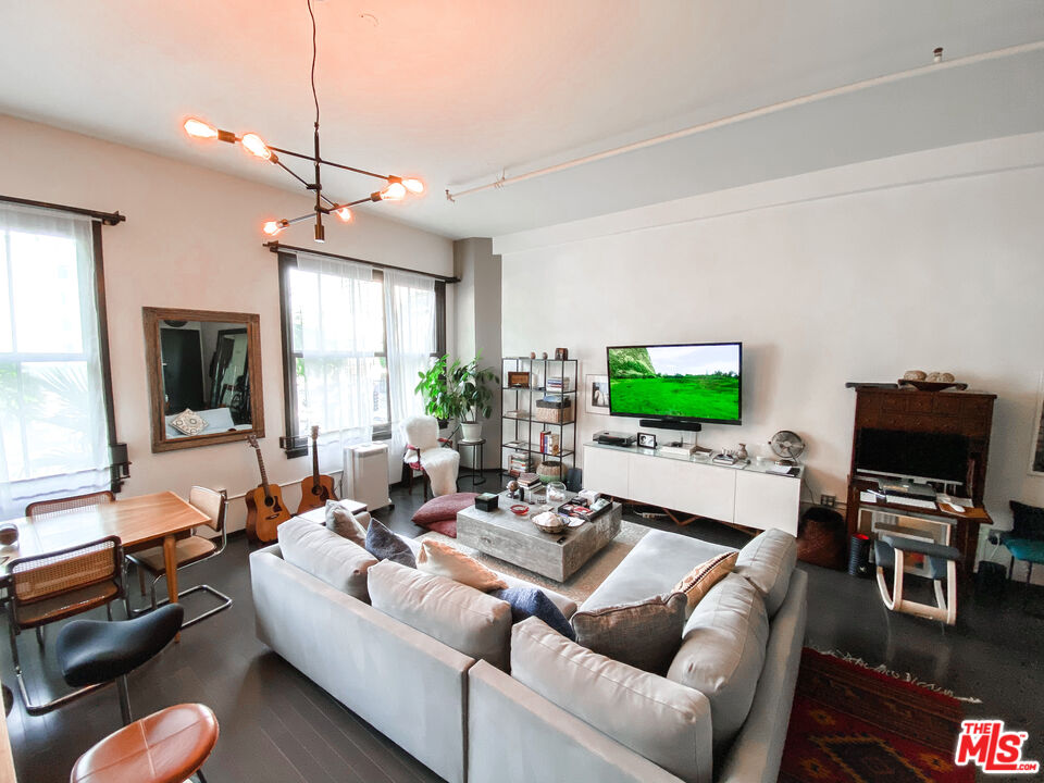 1645 Vine St Unit: 307