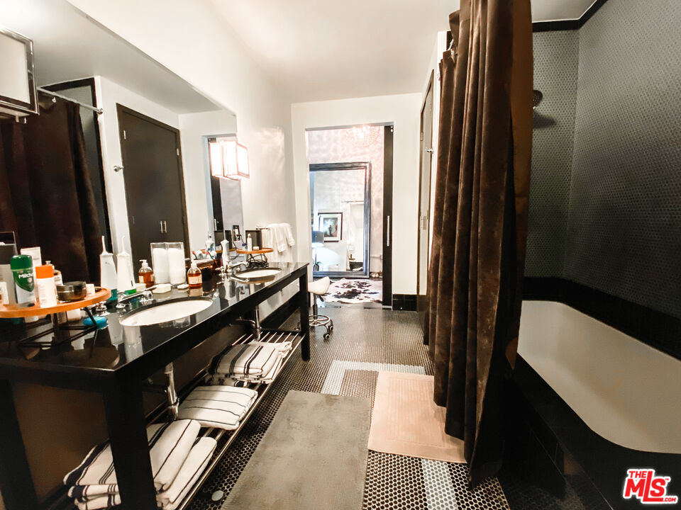 1645 Vine St Unit: 307