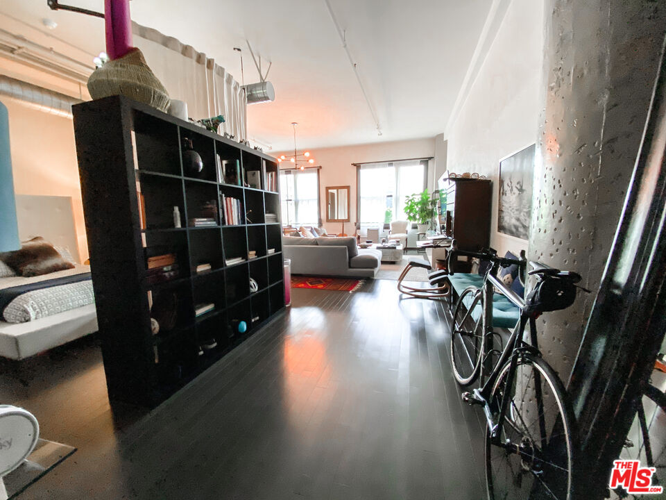 1645 Vine St Unit: 307