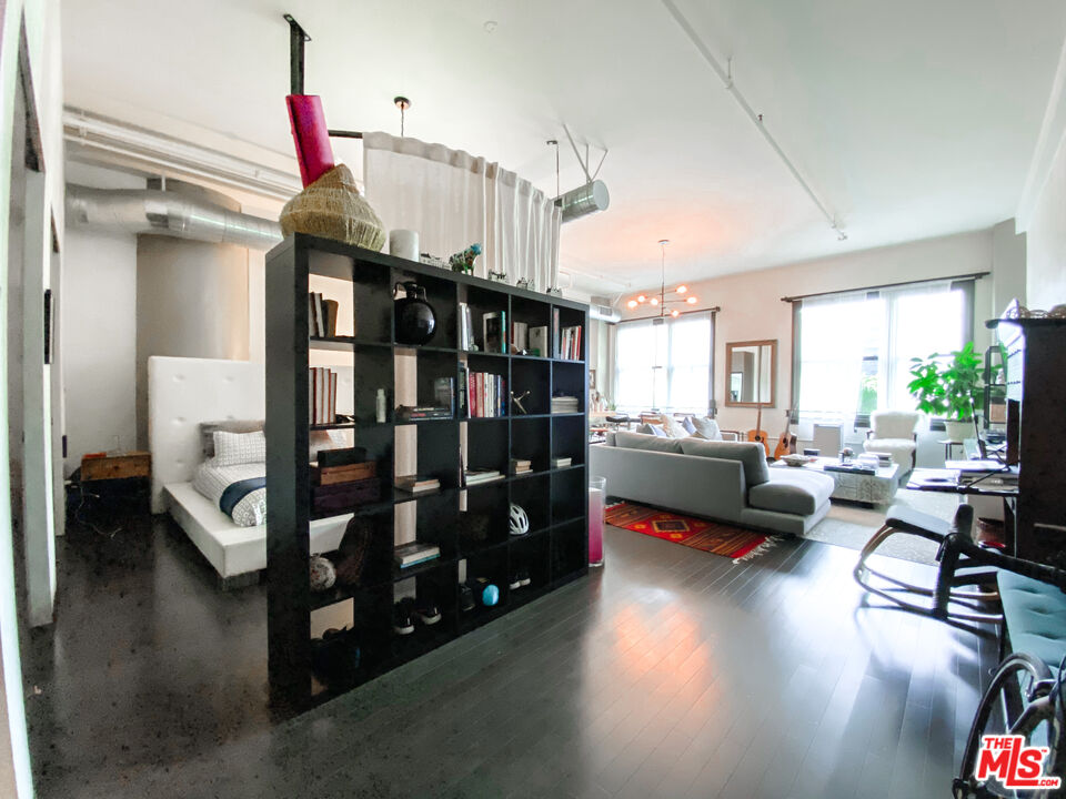 1645 Vine St Unit: 307