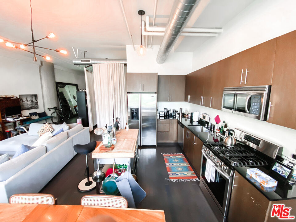 1645 Vine St Unit: 307
