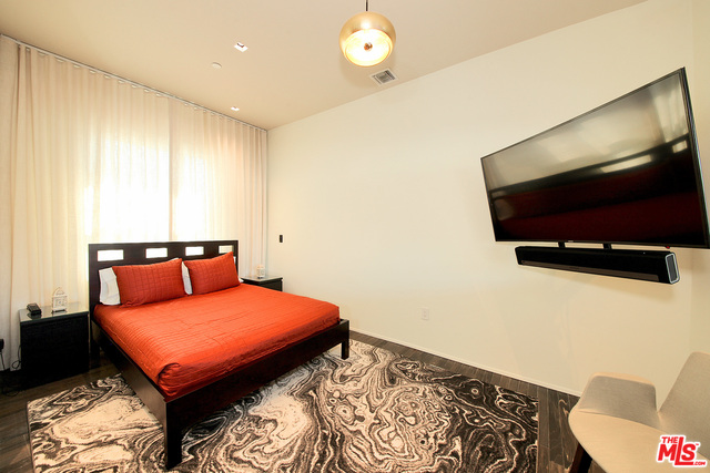 1645 N Vine St Unit: 908