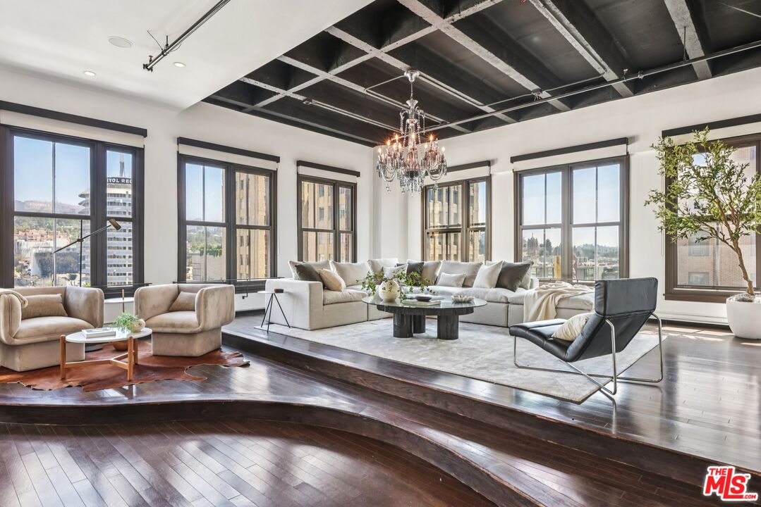 1645 N Vine St Unit: 706