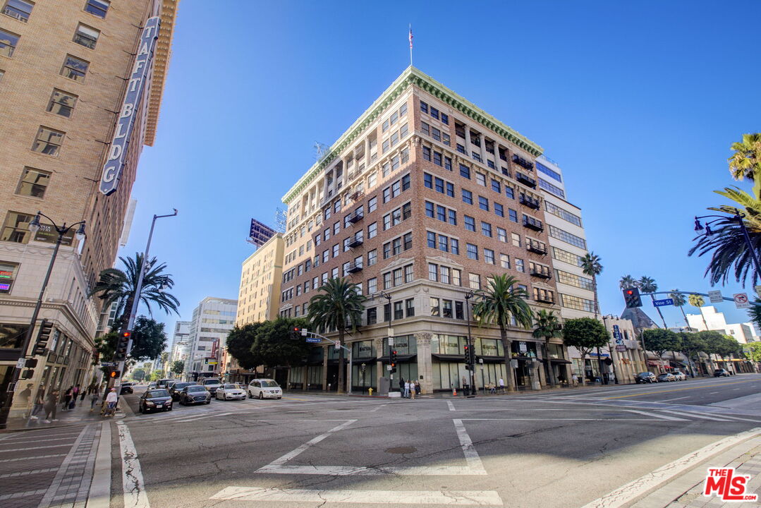 1645 N Vine St Unit: 706
