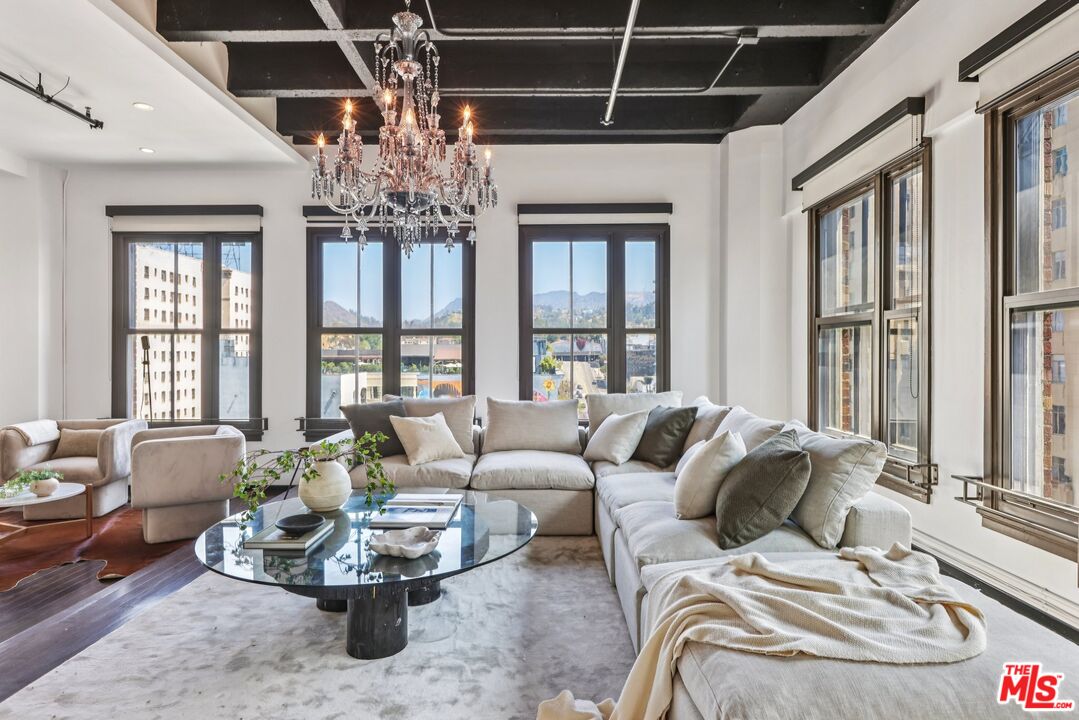 1645 N Vine St Unit: 706