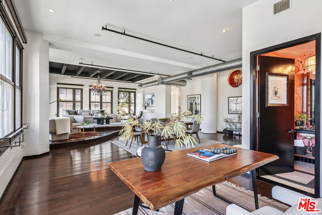 1645 N Vine St Unit: 706