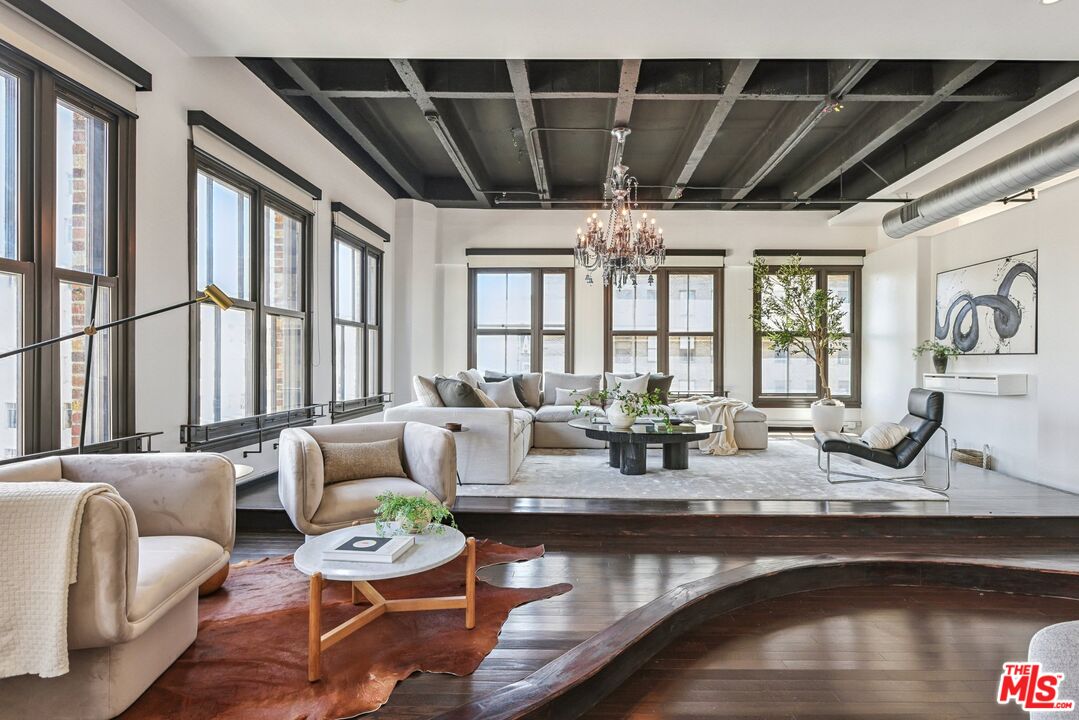 1645 N Vine St Unit: 706