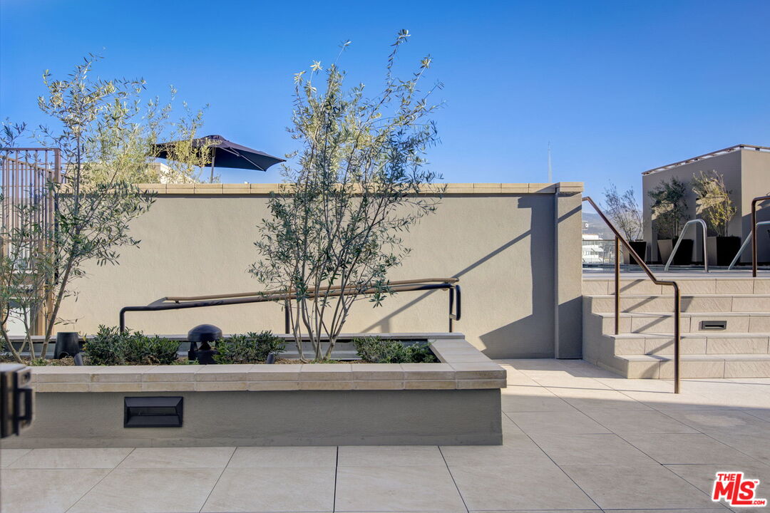 1645 N Vine St Unit: 706
