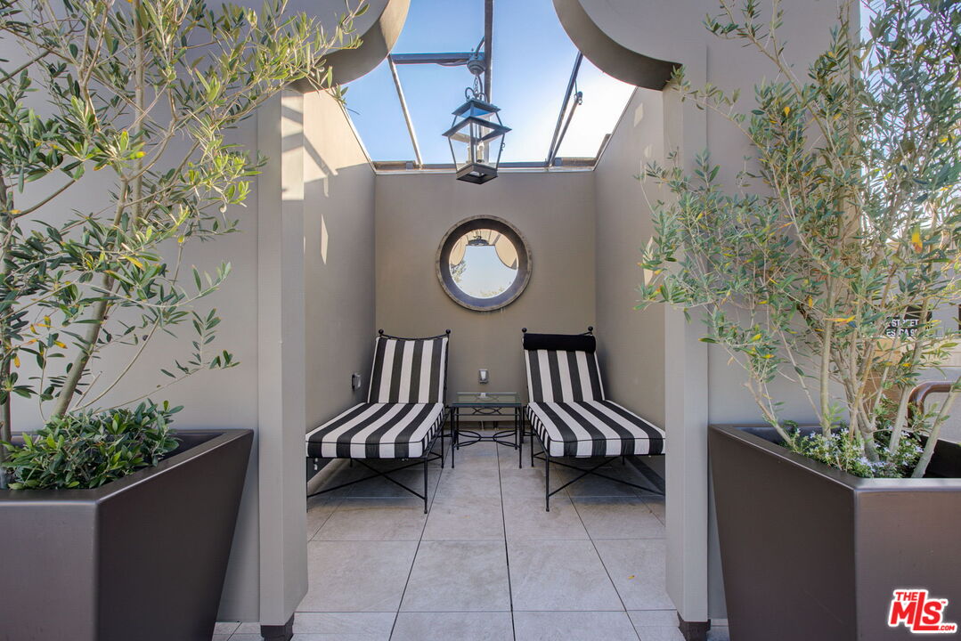 1645 N Vine St Unit: 706