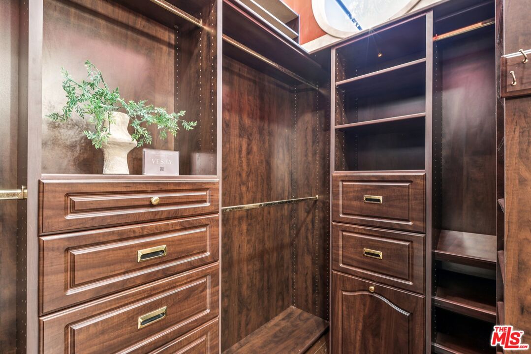 1645 N Vine St Unit: 706