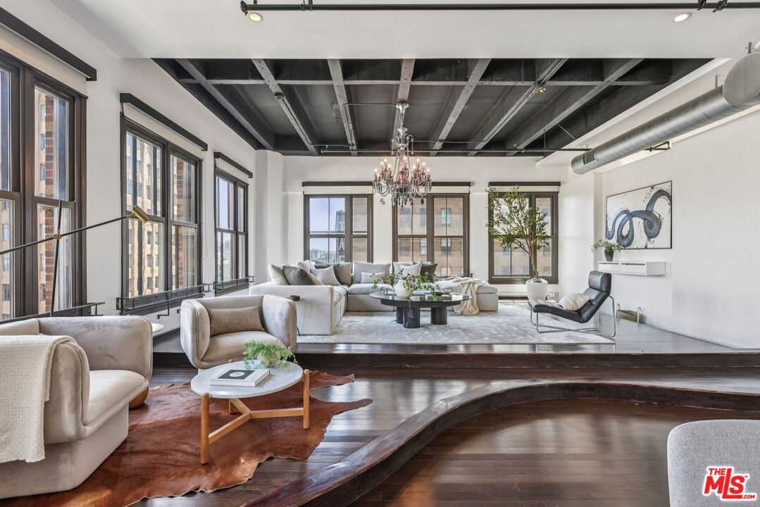 1645 N Vine St Unit: 706