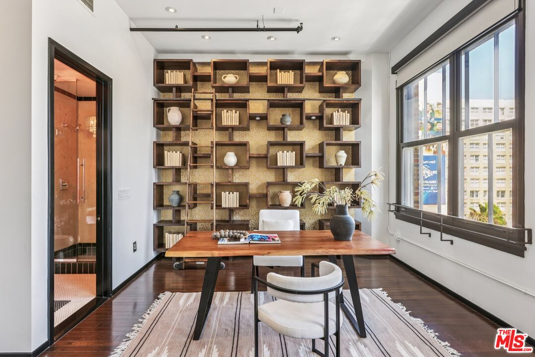 1645 N Vine St Unit: 706
