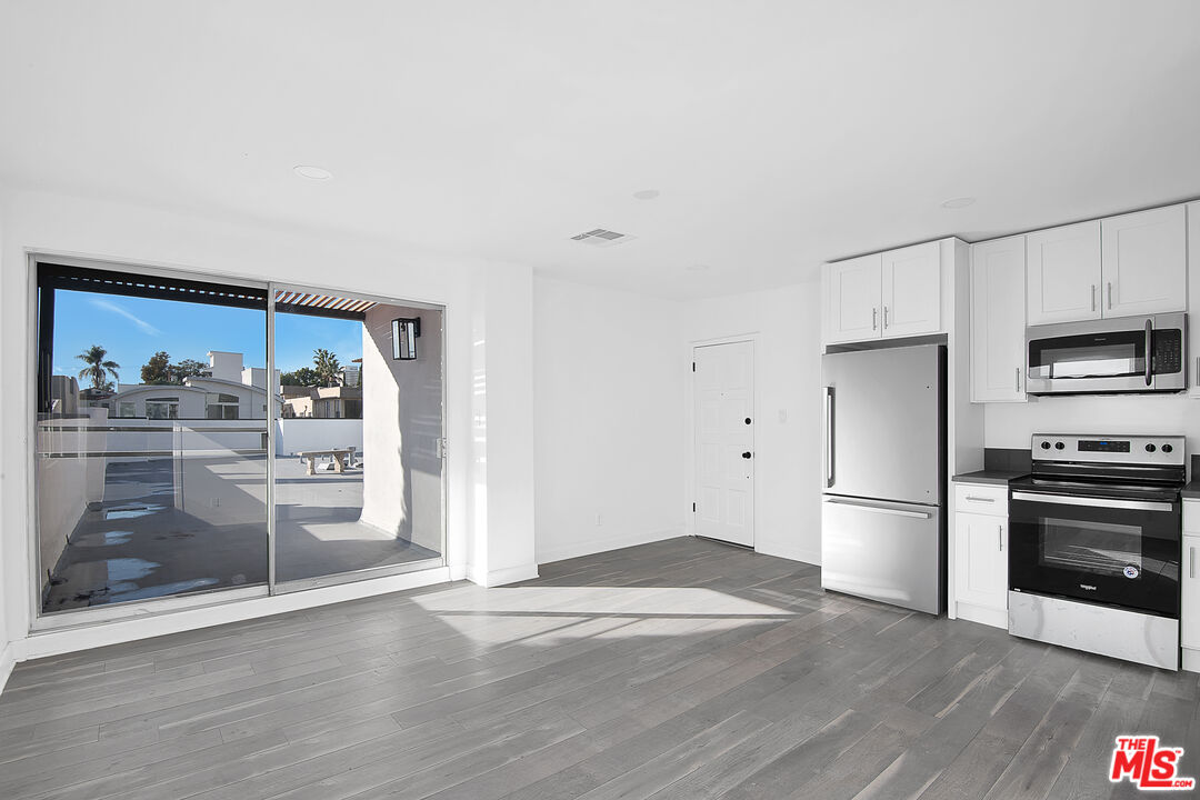 1610 S Beverly Glen Blvd Unit: 11