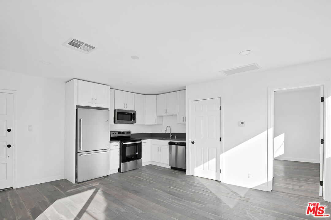 1610 S Beverly Glen Blvd Unit: 11