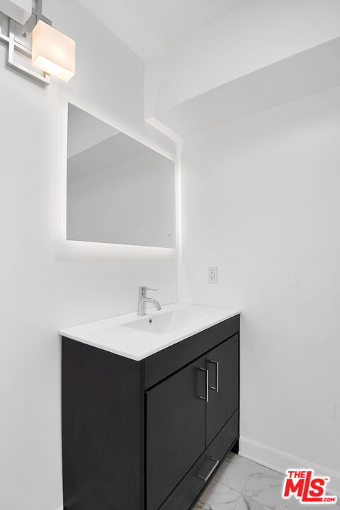 1610 S Beverly Glen Blvd Unit: 11