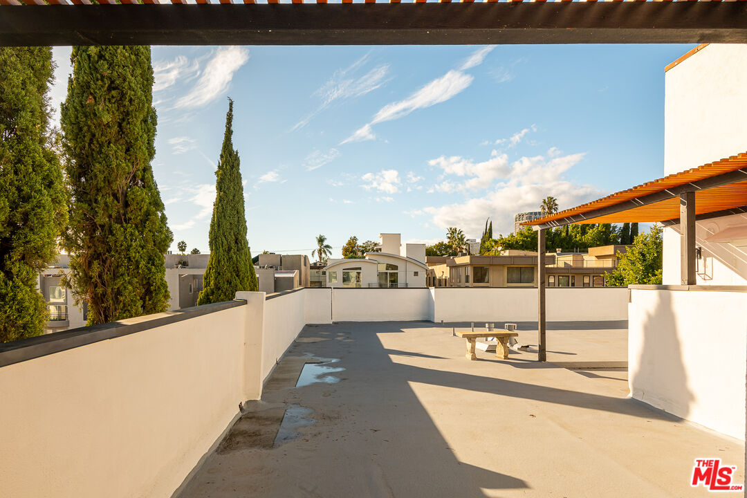 1610 S Beverly Glen Blvd Unit: 11