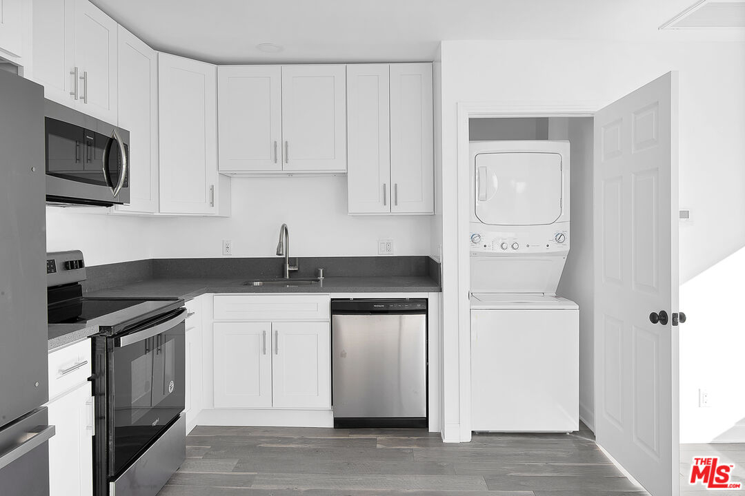 1610 S Beverly Glen Blvd Unit: 11