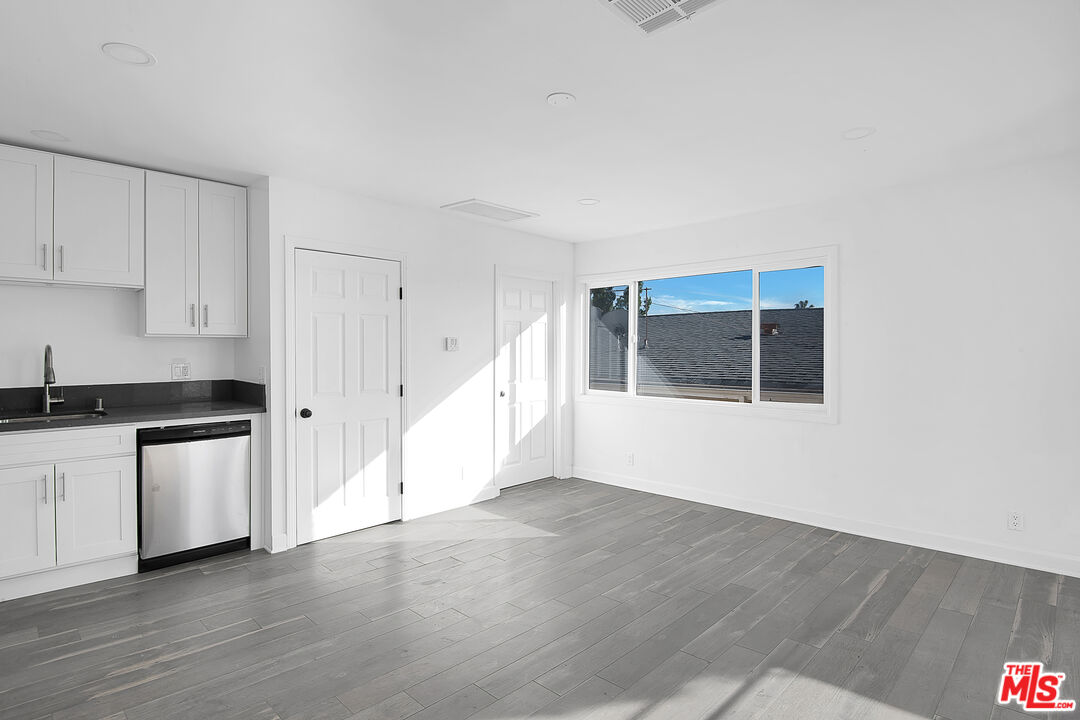 1610 S Beverly Glen Blvd Unit: 11