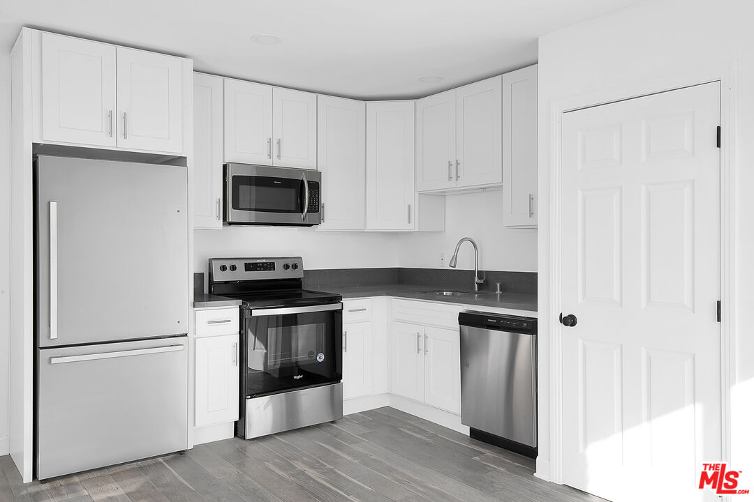1610 S Beverly Glen Blvd Unit: 11
