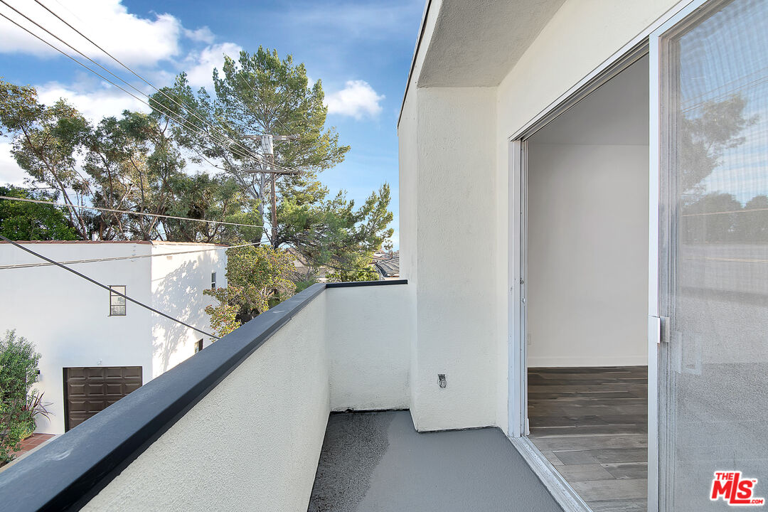 1610 S Beverly Glen Blvd Unit: 6