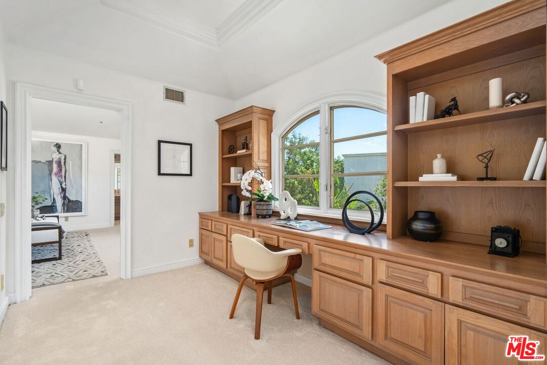 2293 Stratford Cir