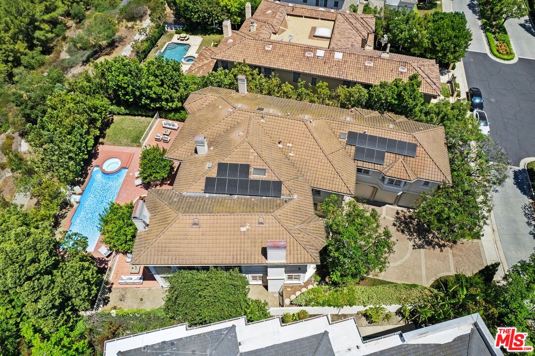2293 Stratford Cir