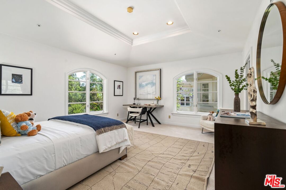 2293 Stratford Cir