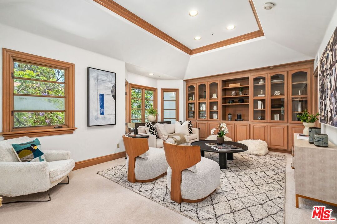 2293 Stratford Cir