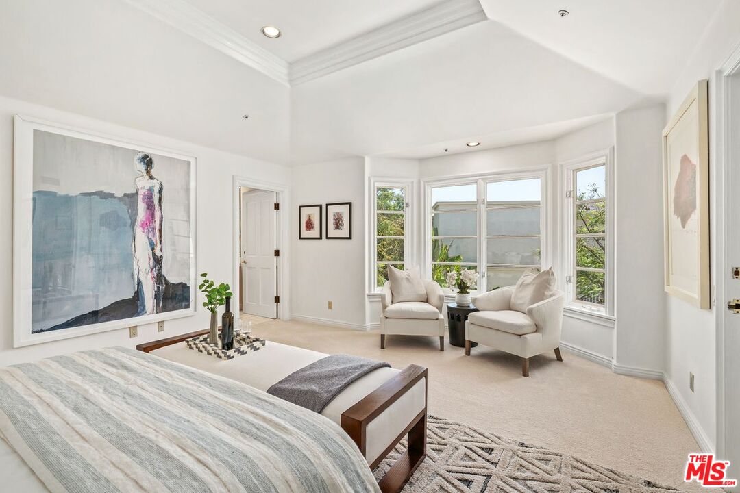 2293 Stratford Cir